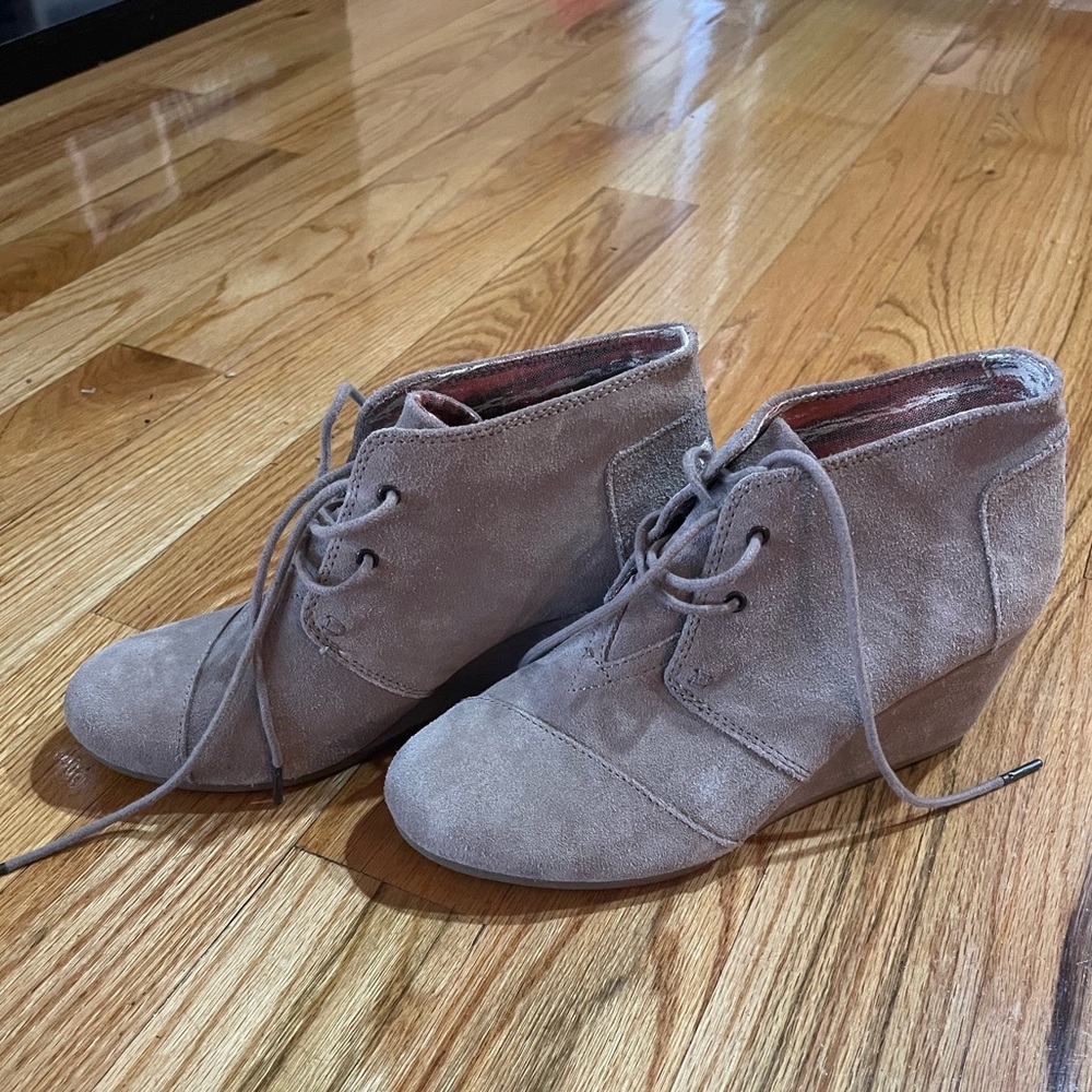 Toms Size 10 Suede Booties